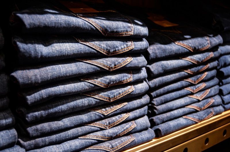 magasin-LA GARDE FREINET-min_jeans_pants_blue_shop_shopping_shelf_exhibition_buy-940702